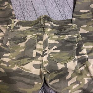 Camo skinny leggings pants